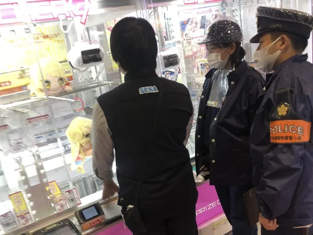 Seorang Pemuda Kalah 200 Kali Dalam Game Derek Memanggil Polisi Untuk Penyelidikan, Eh Ternyata Stafnya Malah Kalah 300 Kali