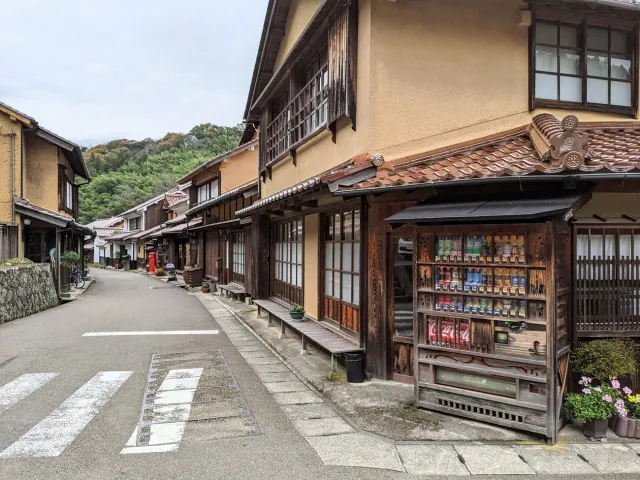 Andaikan Vending Machine Ada Pada Zaman Edo, Beginilah Bentuk Vending Machine Yang Cocok Untuk Samurai