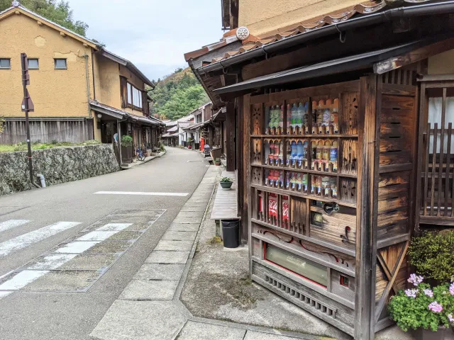 Andaikan Vending Machine Ada Pada Zaman Edo, Beginilah Bentuk Vending Machine Yang Cocok Untuk Samurai