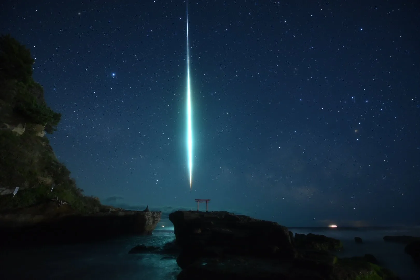 Potret Keindahan Bintang Jatuh di Langit Izu