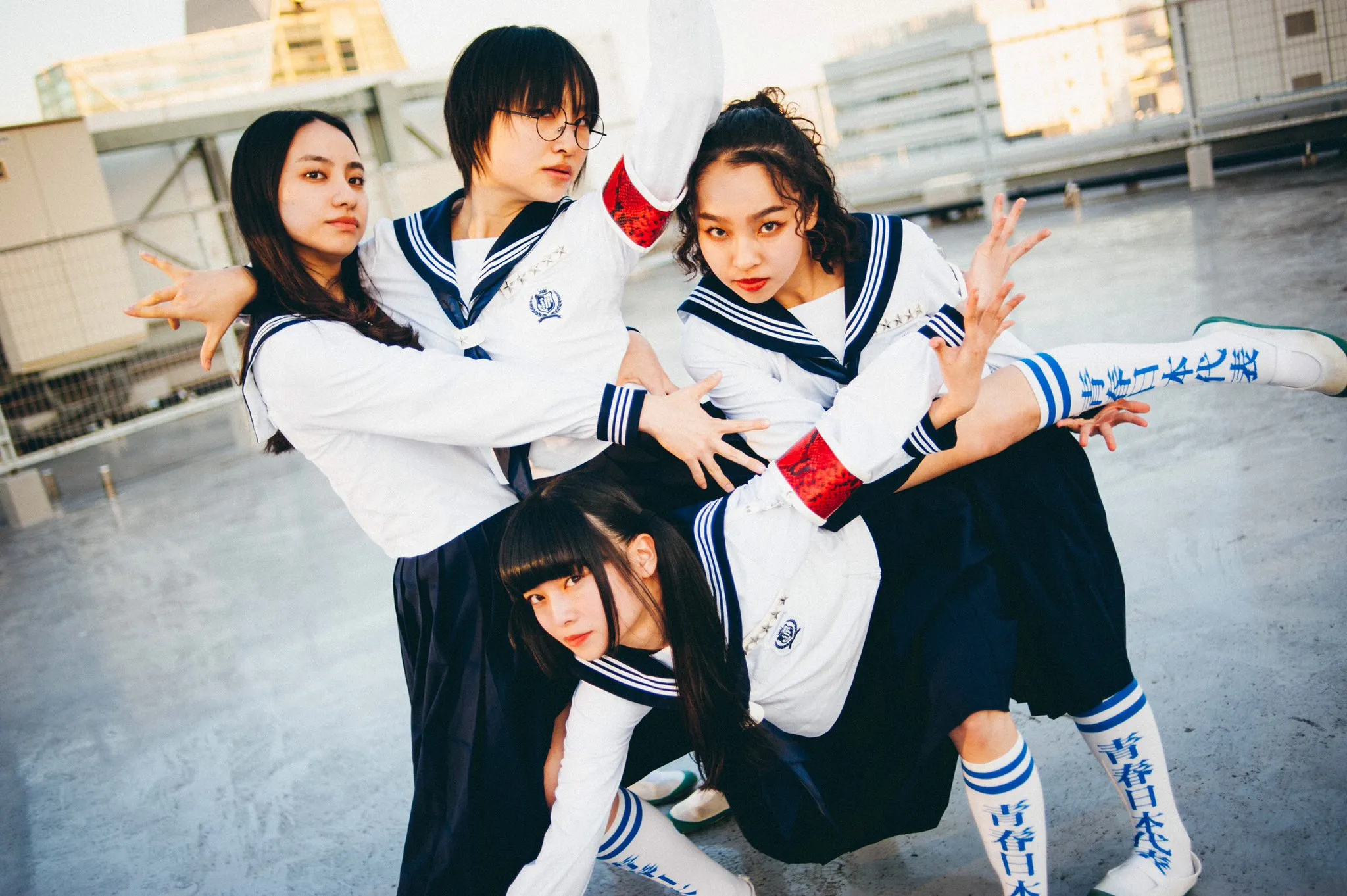ATARASHII GAKKO! X Rapper Asal Indo Warren Hue, Rilis Lagu Baru 'FREAKS'