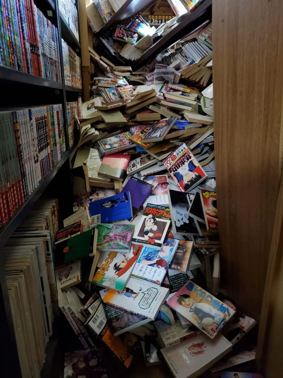 Koleksi Manga Hampir Menghancurkan Sebuah Rumah di Jepang