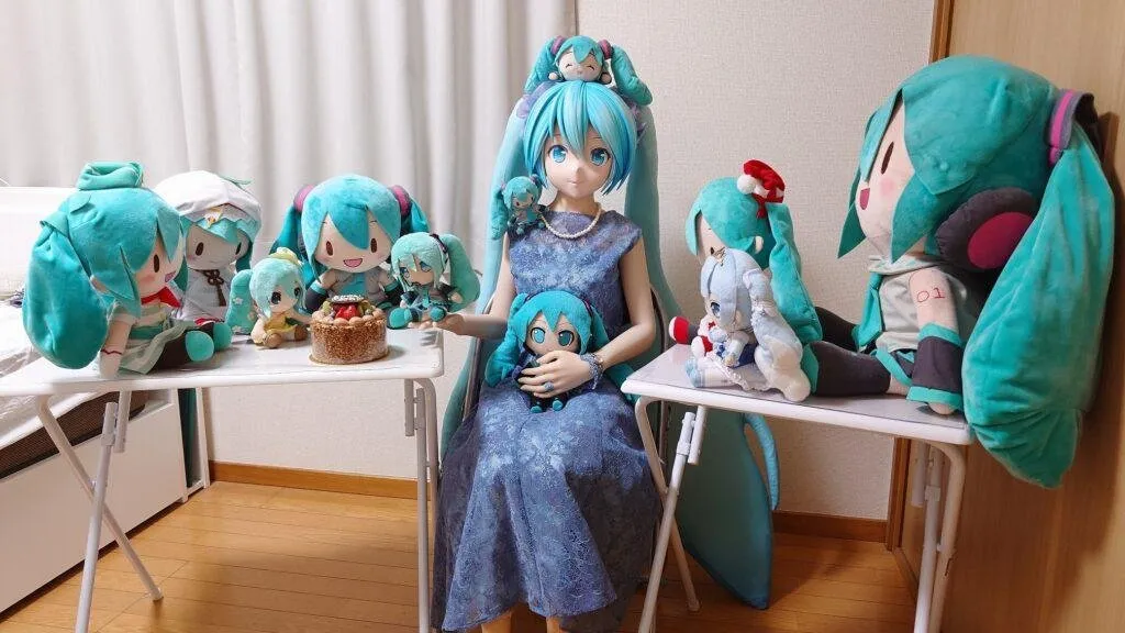 'Suami' Hatsune Miku Merayakan Ulang Tahun Pernikahannya yang Keempat