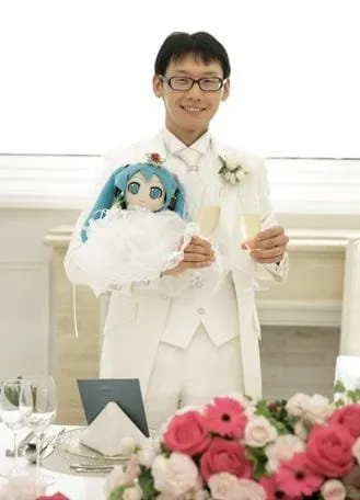 'Suami' Hatsune Miku Merayakan Ulang Tahun Pernikahannya yang Keempat