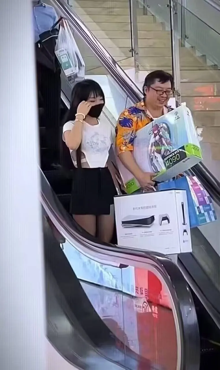Otaku Paling Bahagia di Dunia Menjadi Tren