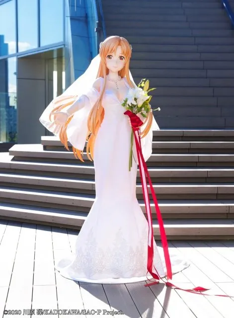 Patung Asuna Seukuran Asli dalam Gaun Pengantin Dipajang di Toko Serba Ada Tokyo